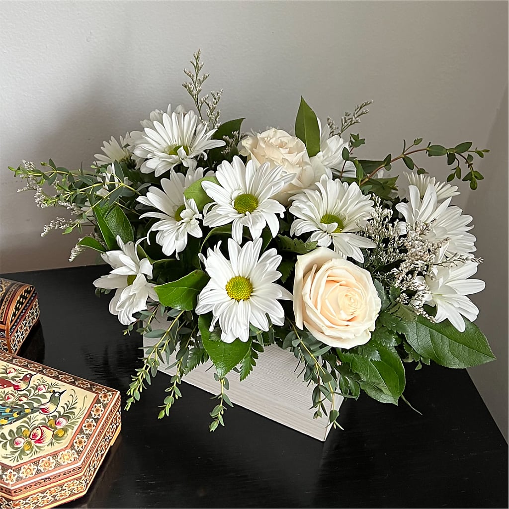 Fresh Linen Box Bouquet – AMCS FLOWERS & PERSONAL SERVICES LLC, Chesapeake VA