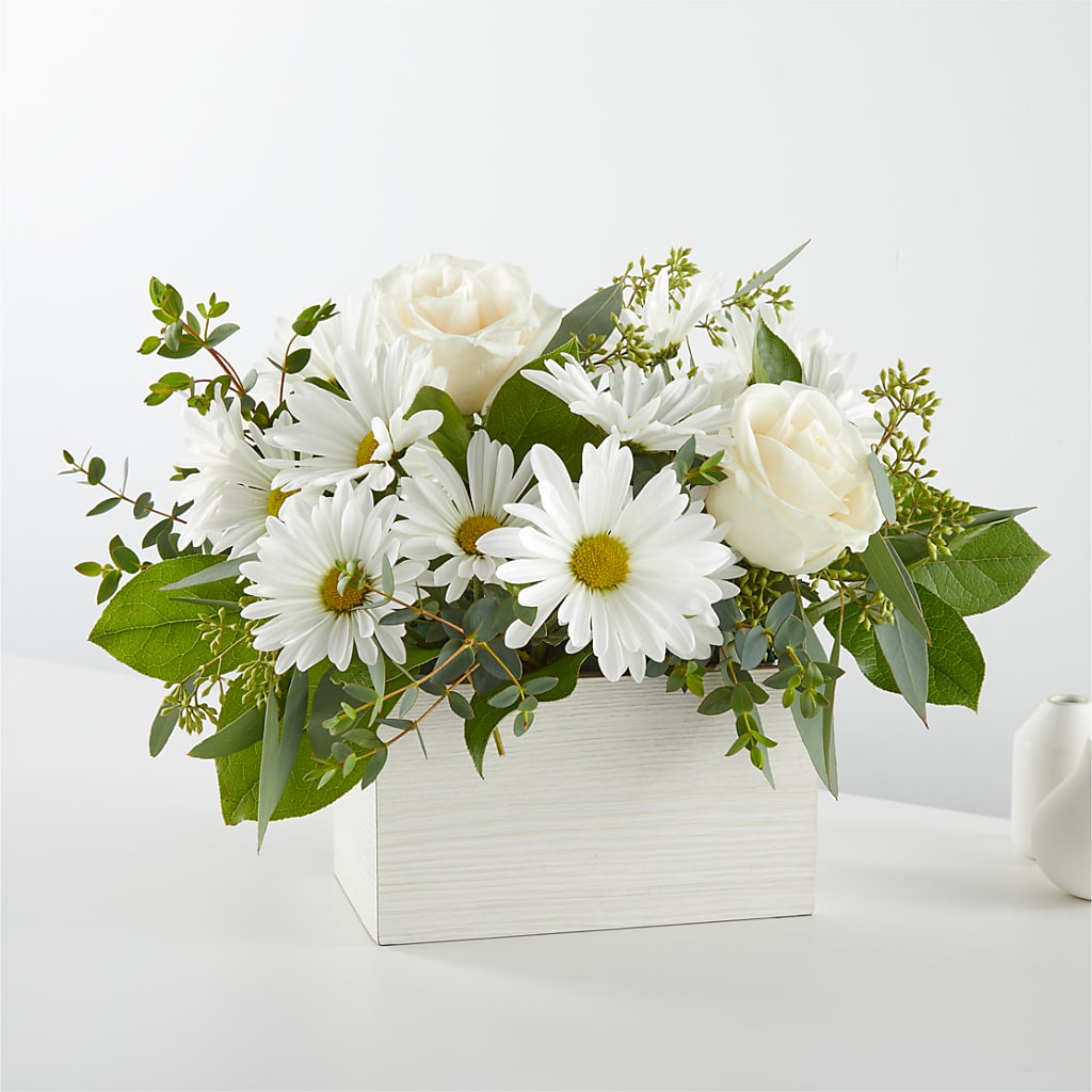 Fresh Linen Box Bouquet – AMCS FLOWERS & PERSONAL SERVICES LLC, Chesapeake VA